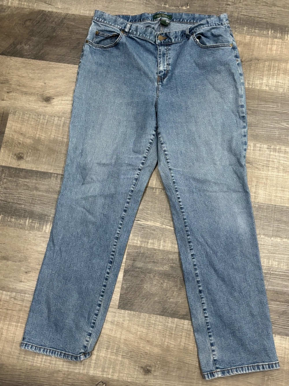 Lauren Jeans Co. Ralph Lauren,
Medium Wash, Classic Straight-Leg, Size 16W GUC